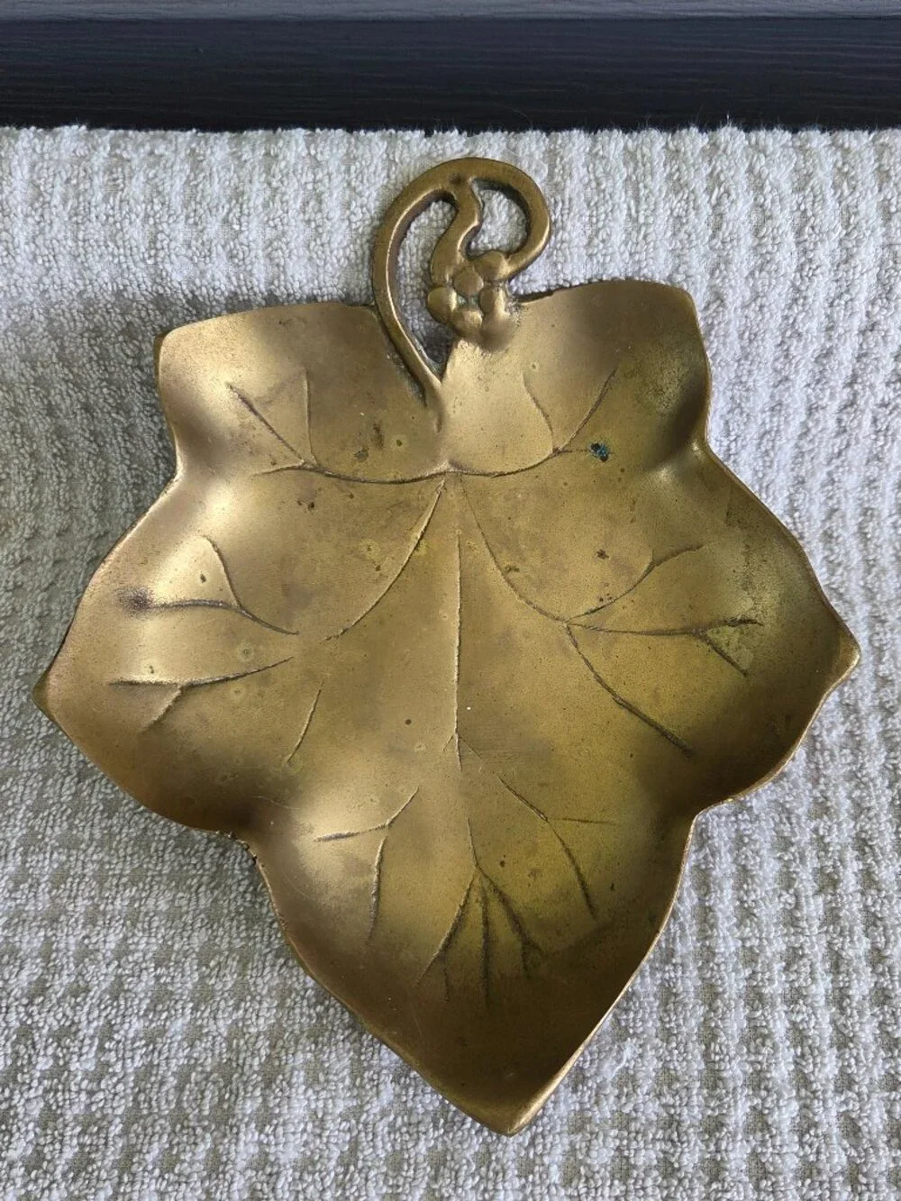 Vintage Brass Leaf Dish Etched Trinket Tray Ivy Grape Stem Catchall 8.5